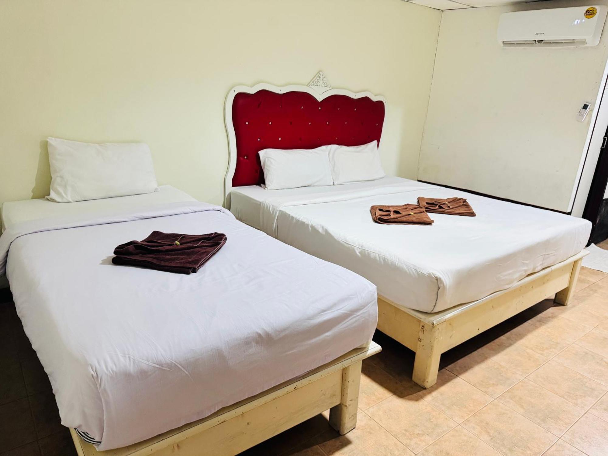 Golden Bee Phiphi Hotel Exterior foto