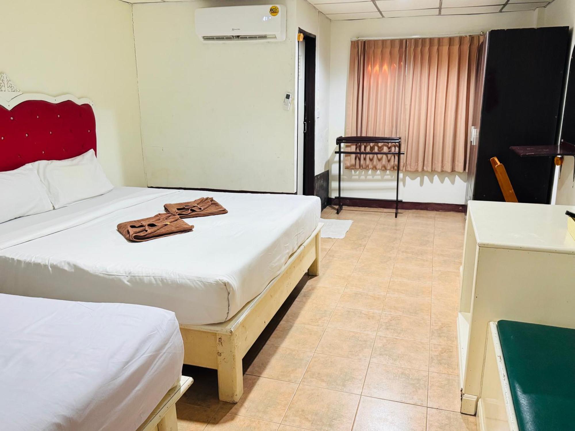 Golden Bee Phiphi Hotel Exterior foto